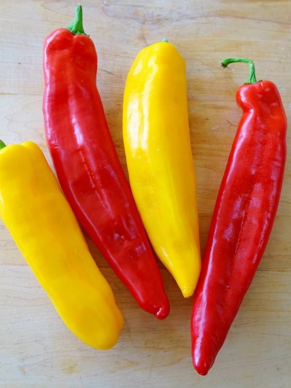 Peppers-Italian Frying Peppers Organic - Red and Yellow - 1/2 Pound